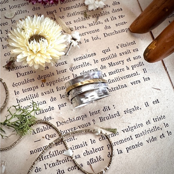 925 Sterling Silver & Bronze Hammered Spinner Ring - Picture 13 of 13